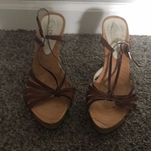Vintage wooden Aldo platform sandal